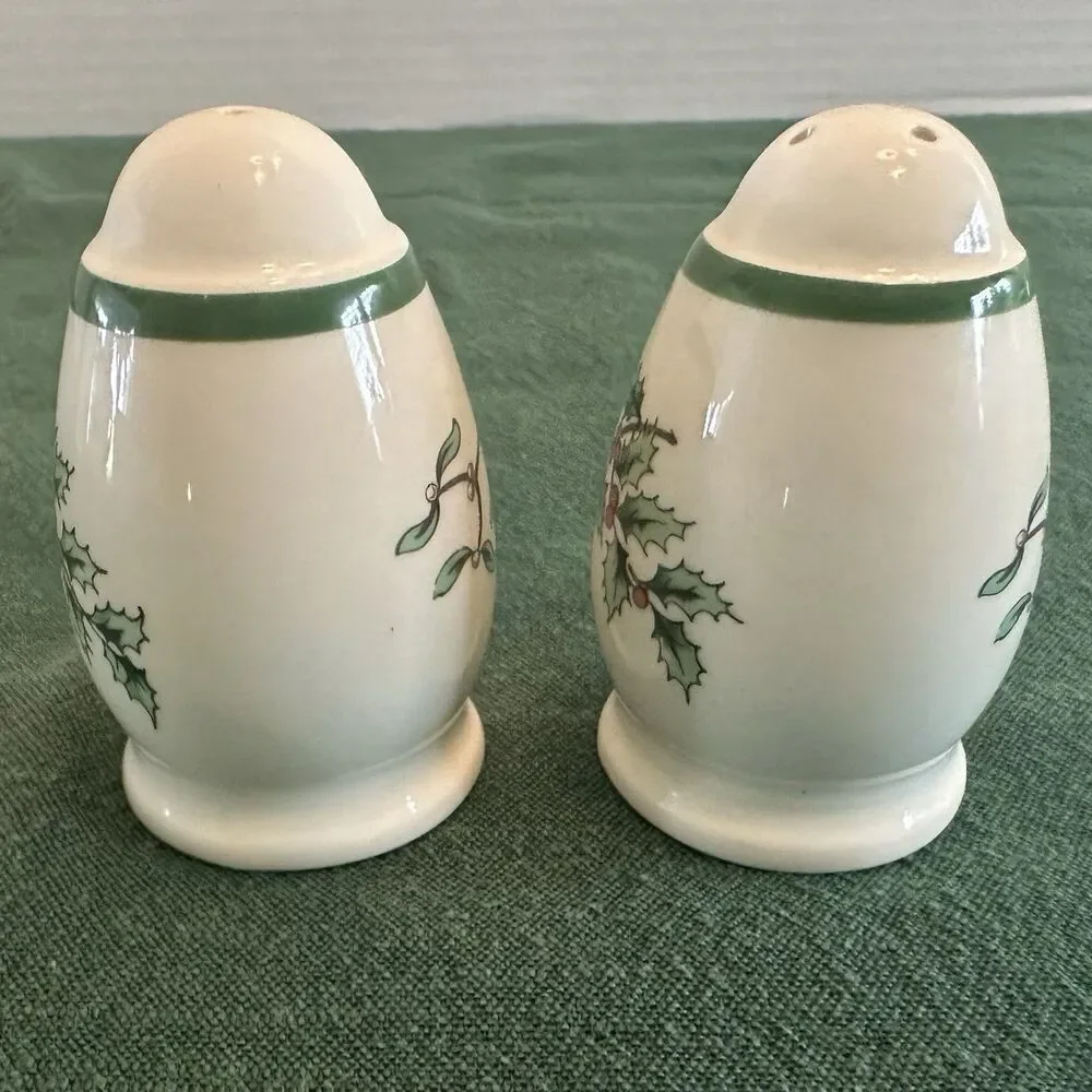 Vintage Spode Christmas Tree Salt & Pepper Shakers Green Trim Made in England